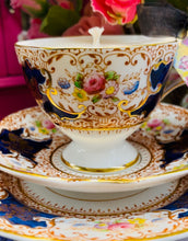 Load image into Gallery viewer, Stunning Vintage Salisbury ‘IMARI’ Tudor Shape Soy Scented Teacup trio set