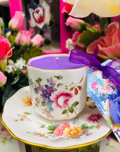 Load image into Gallery viewer, 1950s Derby Posies Coffee Cup soy candle