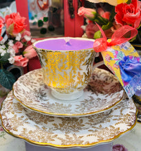 Load image into Gallery viewer, Pretty 1940s Royal Vale Gold Leaf Chintz Soy scented Teacup
