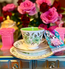 Load image into Gallery viewer, Beautiful Green Floral Colclough 1970s Vintage Teacup Soy teacup trio