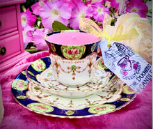 Load image into Gallery viewer, Stunning 1900s Antique ‘Windsor Castle’ Imari Teacup trio Scented Soy Candle