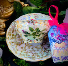 Load image into Gallery viewer, 1950s Pearl lustre & gold ‘Bavarian’ Coffee cup Scented soy candle