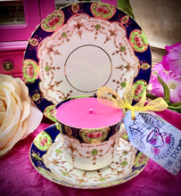 Load image into Gallery viewer, Stunning 1900s Antique ‘Windsor Castle’ Imari Teacup trio Scented Soy Candle
