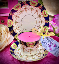 Load image into Gallery viewer, Stunning 1900s Antique ‘Windsor Castle’ Imari Teacup trio Scented Soy Candle