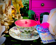 Load image into Gallery viewer, 1950s Pearl lustre & gold ‘Bavarian’ Coffee cup Scented soy candle