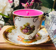 Load image into Gallery viewer, Beautiful Romeo &amp; Juliet gold Bavarian Coffee Cup Soy candle
