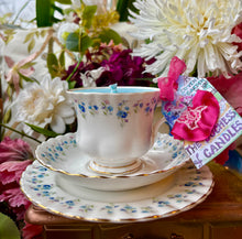 Load image into Gallery viewer, Beautiful Royal Albert ‘Memory Lane’ Teacup with scented soy Candle
