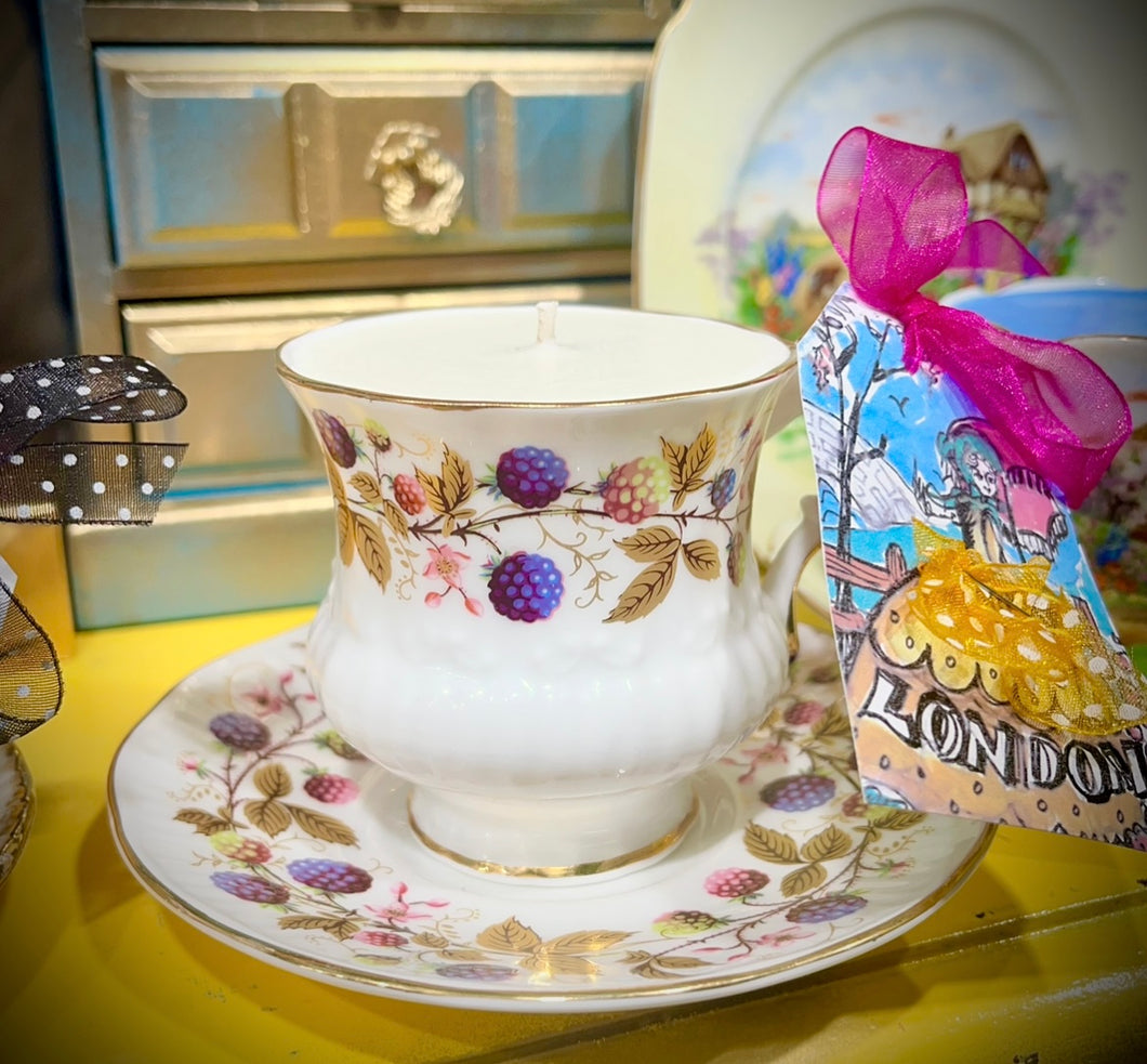 Ornate ‘Golden Bramble’ coffee Cup Scented Soy candle