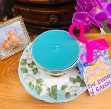 Load image into Gallery viewer, Stunning Gladstone ‘Montrose’ Green &amp; Turquoise coffee cup scented Soy Candle
