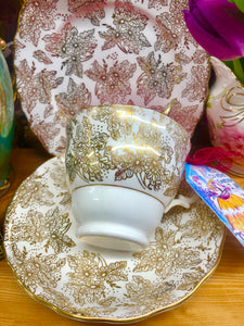Pretty 1940s Colclough Gold Leaf Chintz Soy scented Teacup
