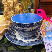 Load image into Gallery viewer, Vintage Blue &amp; White English Country scented Soy Teacup Duo
